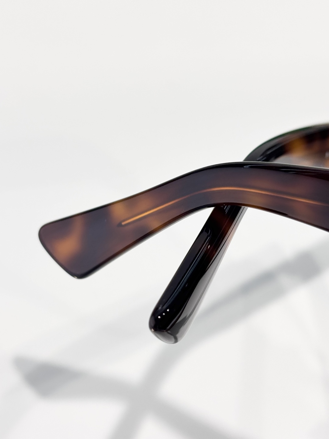 BOTTEGA VENET*MODEL：BV1402SKSIZE：55口19-145