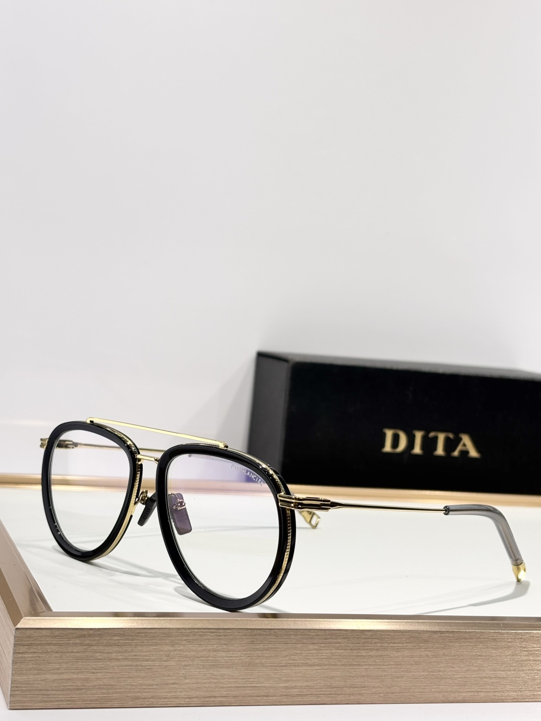 Dita LancierMODEL:LSA-441SIZE:56口17-142