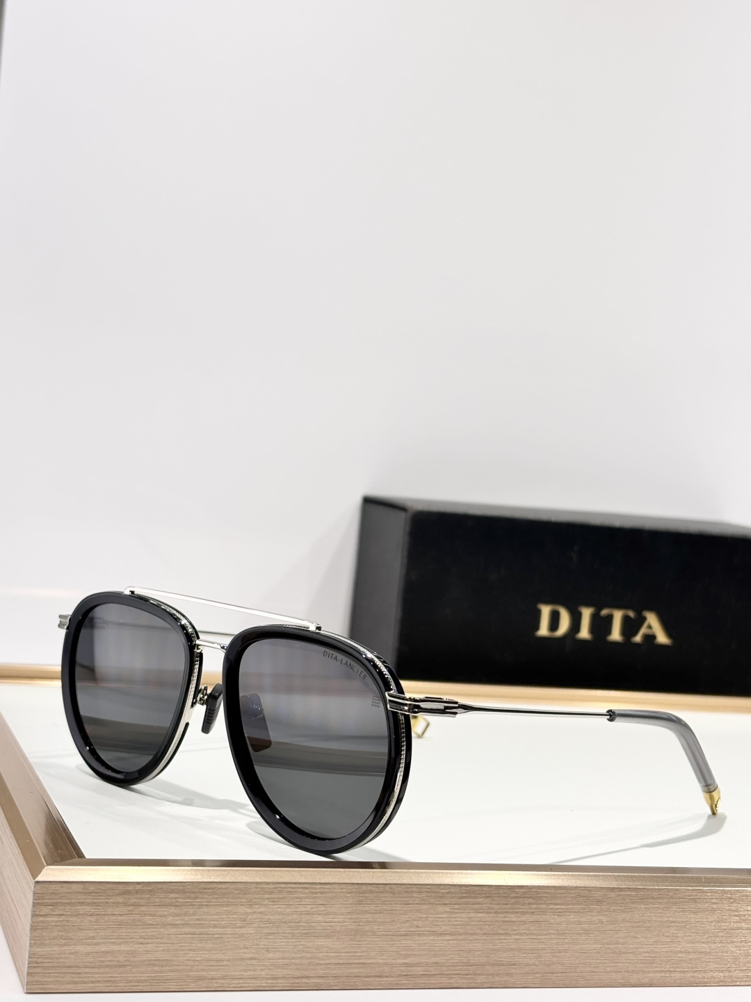 Dita LancierMODEL:LSA-441SIZE:56口17-142