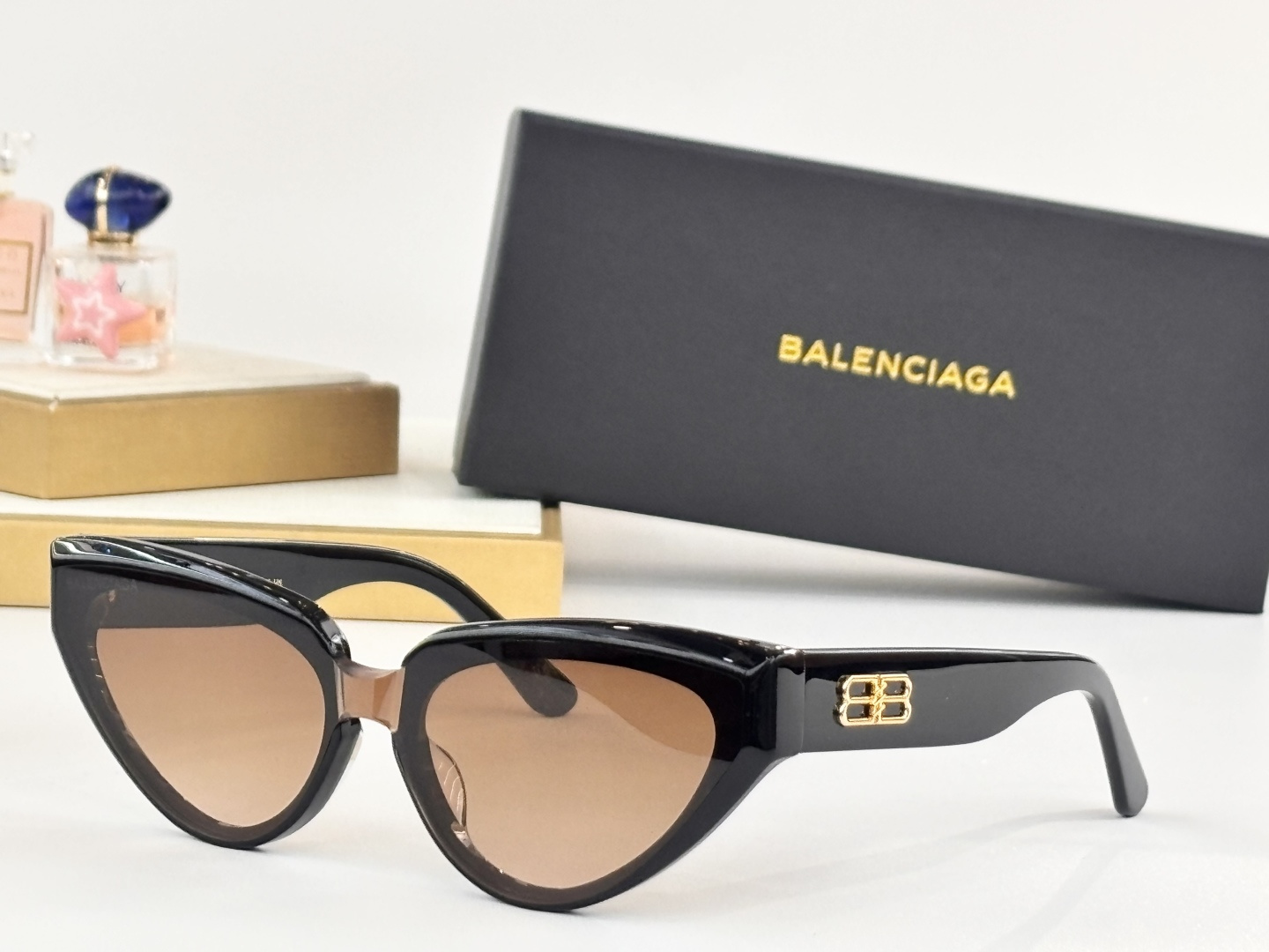 BALENCIAG*MODEL：BB 1922LKSIZE：55口19-143