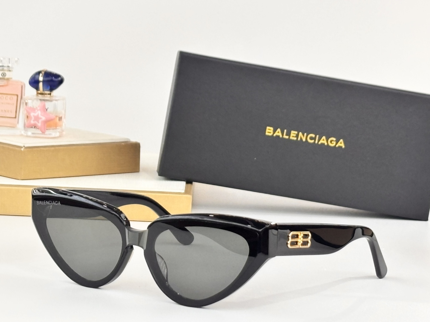 BALENCIAG*MODEL：BB 1922LKSIZE：55口19-143