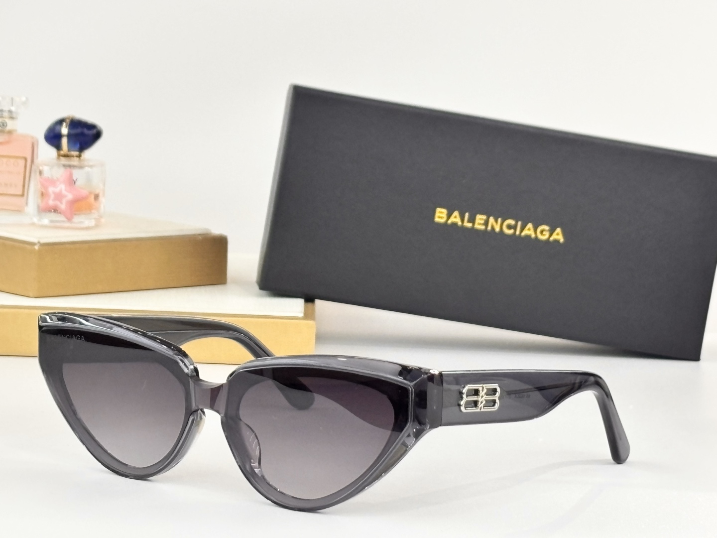 BALENCIAG*MODEL：BB 1922LKSIZE：55口19-143