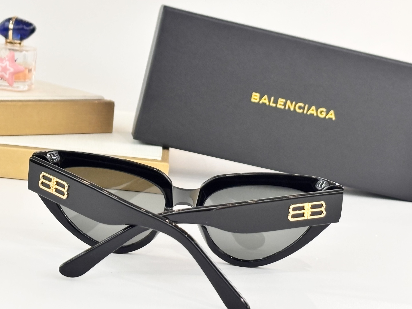 BALENCIAG*MODEL：BB 1922LKSIZE：55口19-143