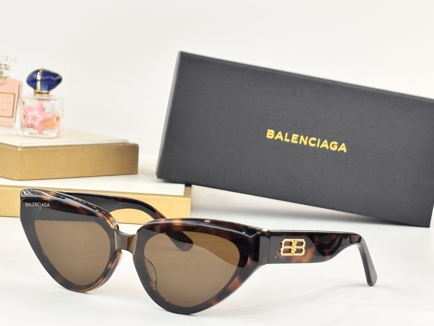 BALENCIAG*MODEL：BB 1922LKSIZE：55口19-143