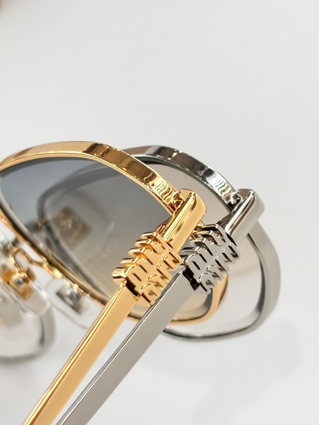 MIU MI*MOD：MU 174AVSize：56口21-142