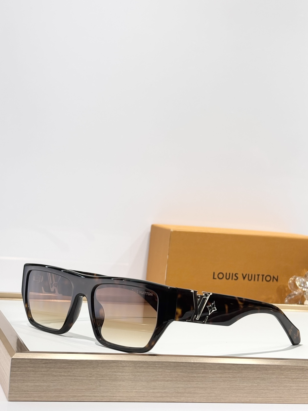 LOUIS VUITTONMOD：Z2873USize：57口18 145