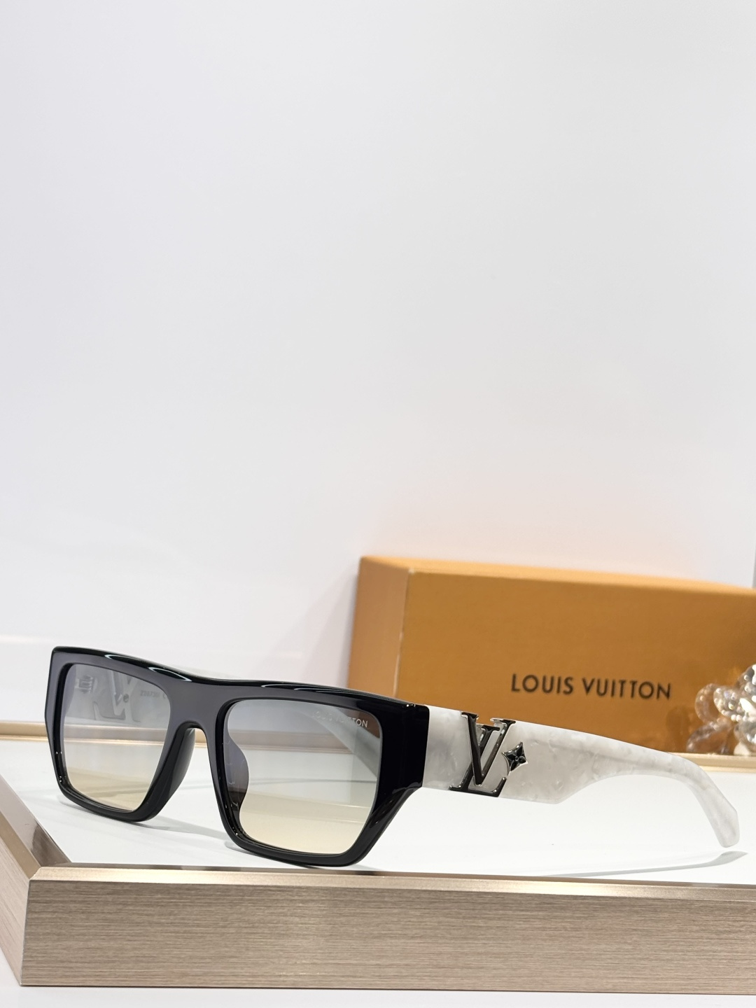 LOUIS VUITTONMOD：Z2873USize：57口18 145