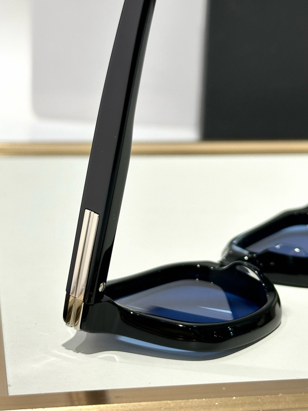 Ermenegildo ZegnaMOD:EZ0239Size:51-22-145演绎全新先锋时尚优雅线