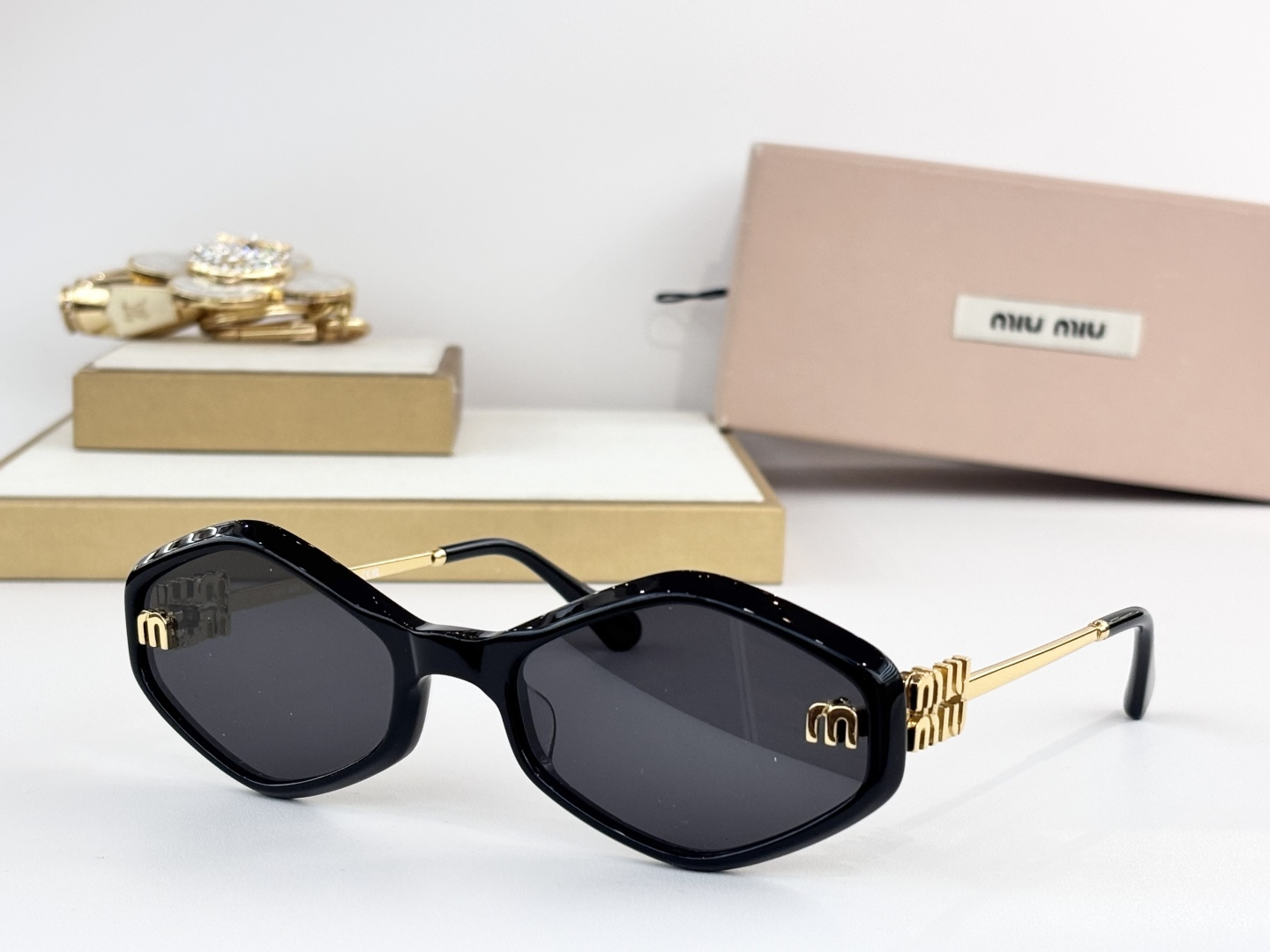 MIU MI* MOD：MU 156AV Size：59口21 143   