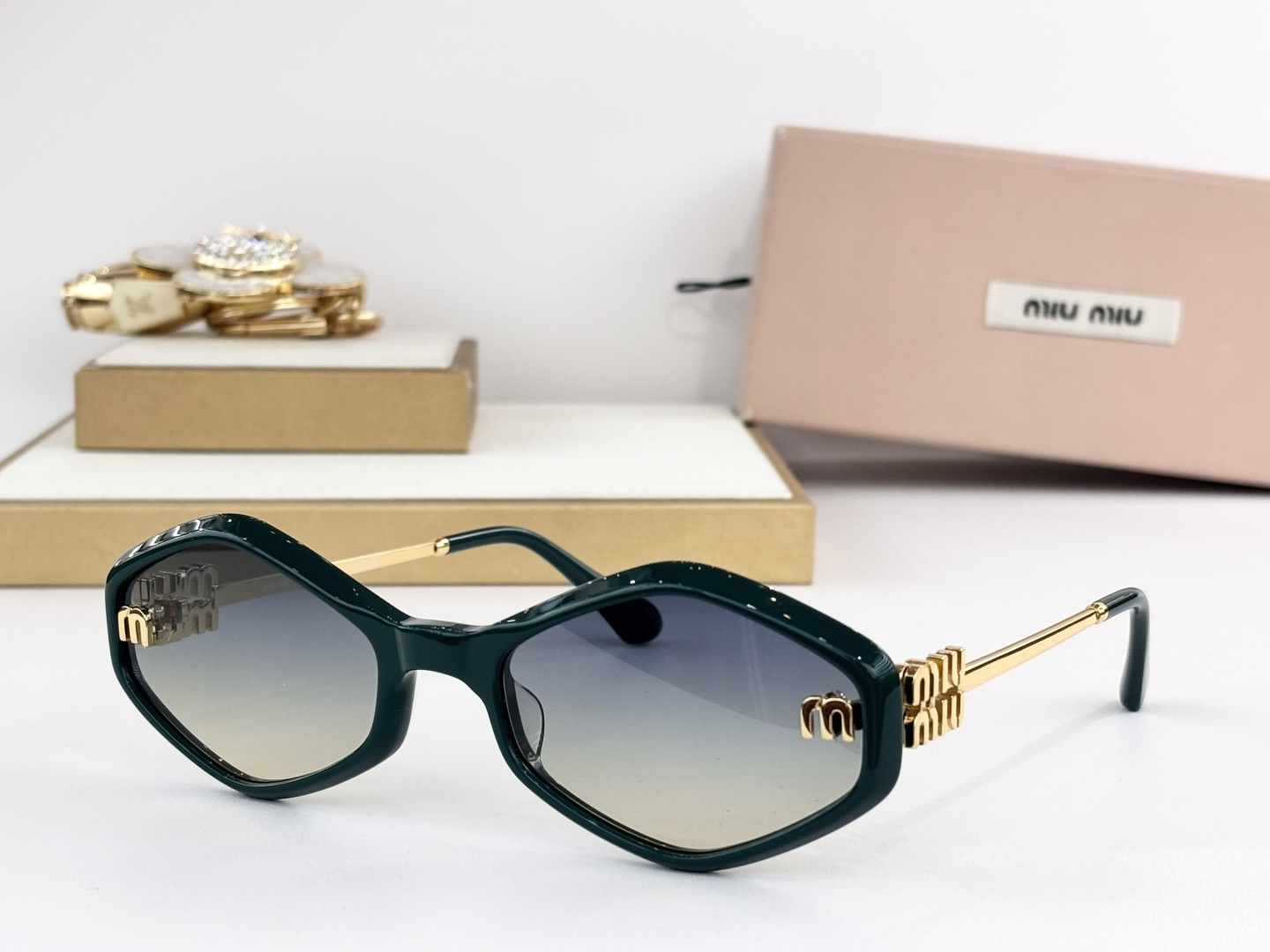 MIU MI* MOD：MU 156AV Size：59口21 143   