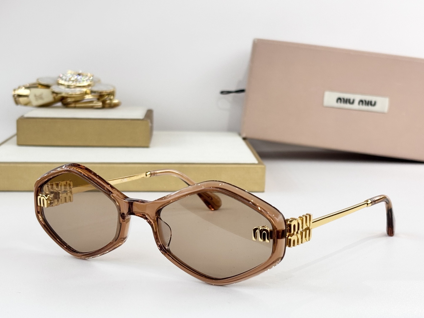 MIU MI* MOD：MU 156AV Size：59口21 143   