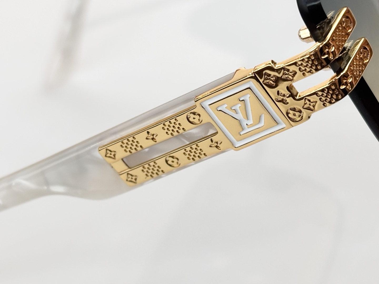 LOUIS VUITTONMODEL：Z21944ESIZE：60口17-145。