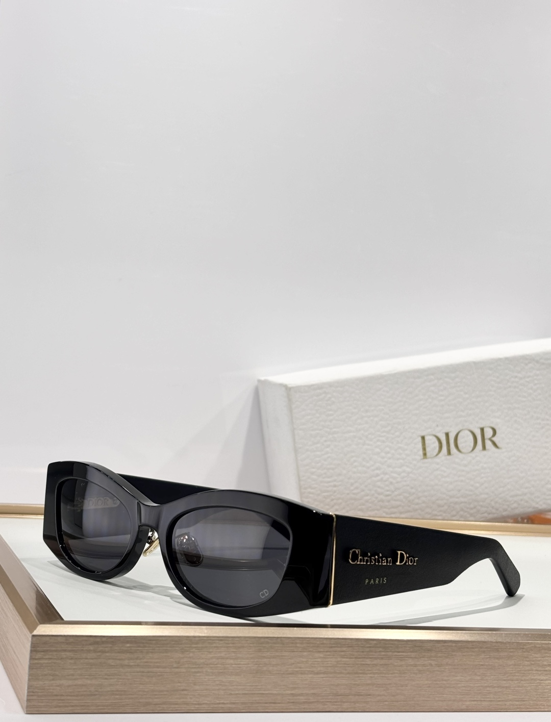 DIO* MOD：DiorOmbre S1FSize：55口19 145