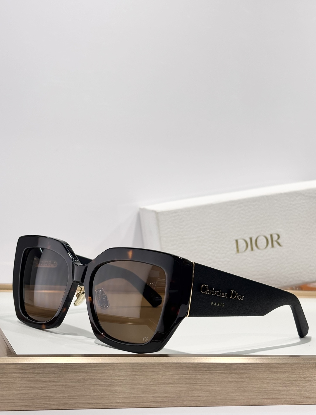DIO* MOD：DiorOmbre S2FSize：53口19 145