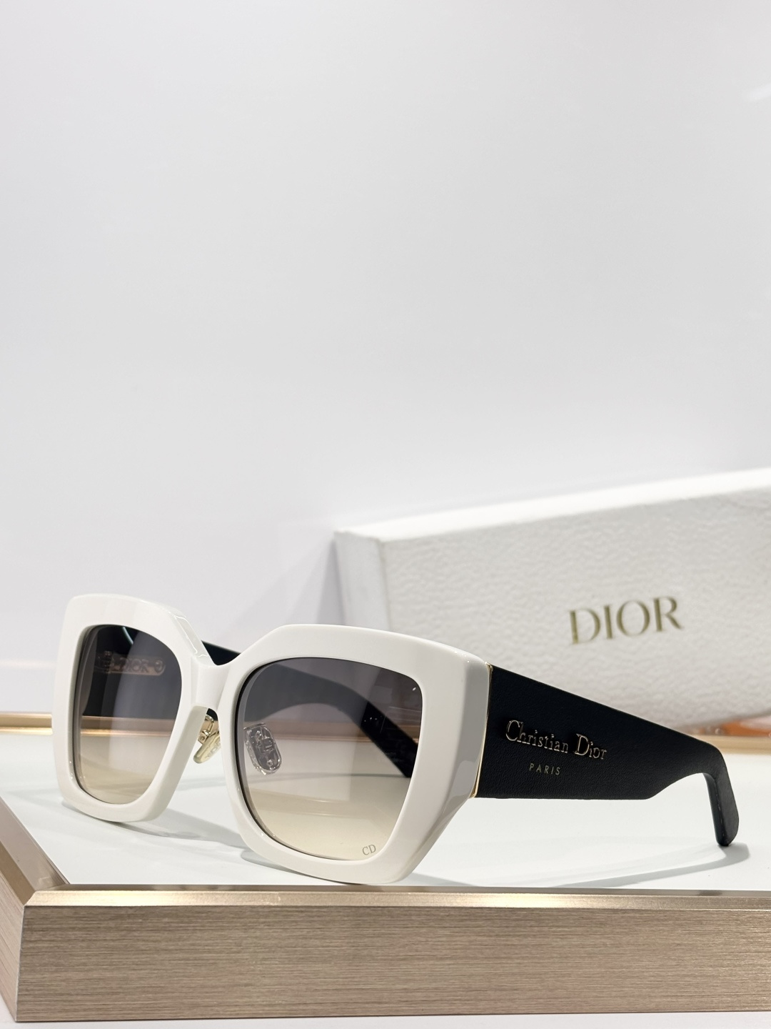 DIO* MOD：DiorOmbre S2FSize：53口19 145