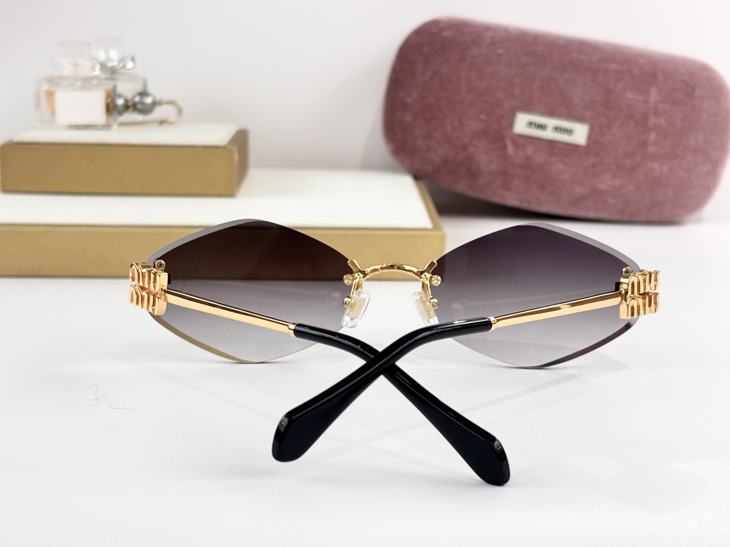 MIU MI*MOD：MU 167AVSize：62口19 143