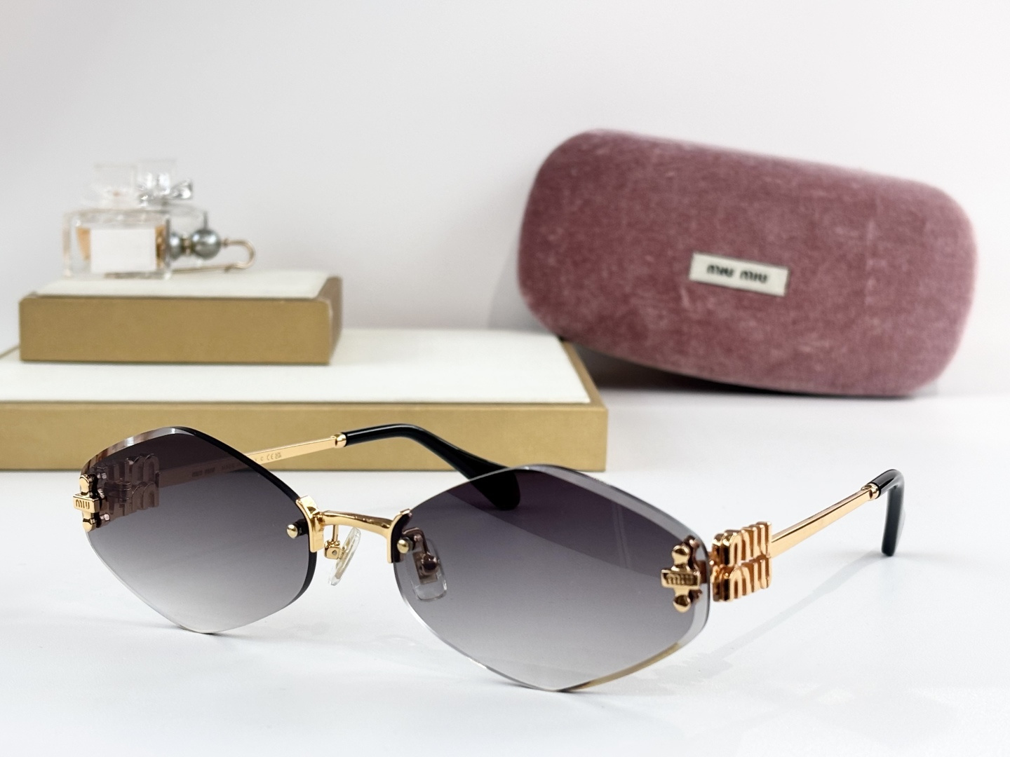 MIU MI*MOD：MU 167AVSize：62口19 143