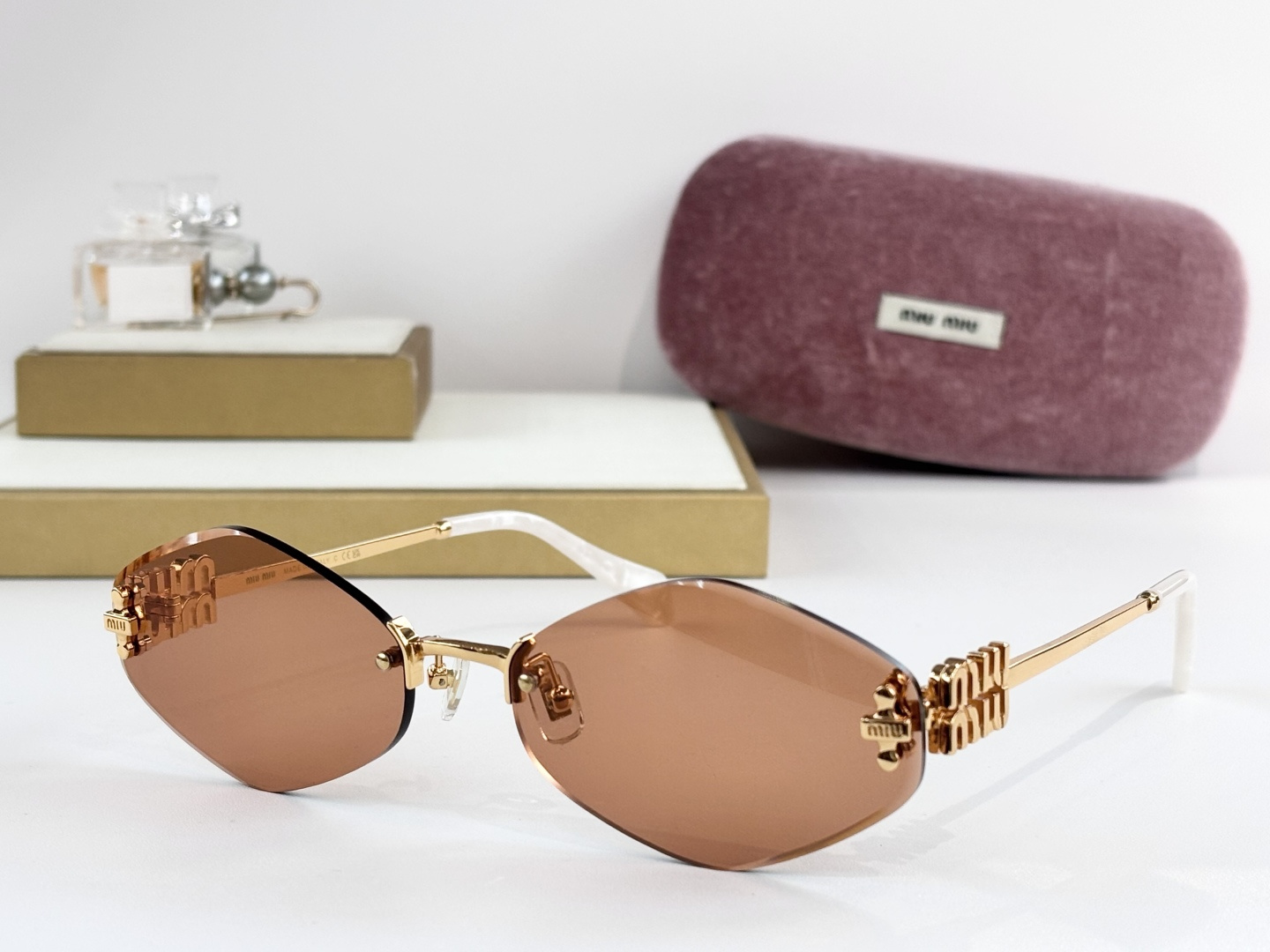 MIU MI*MOD：MU 167AVSize：62口19 143