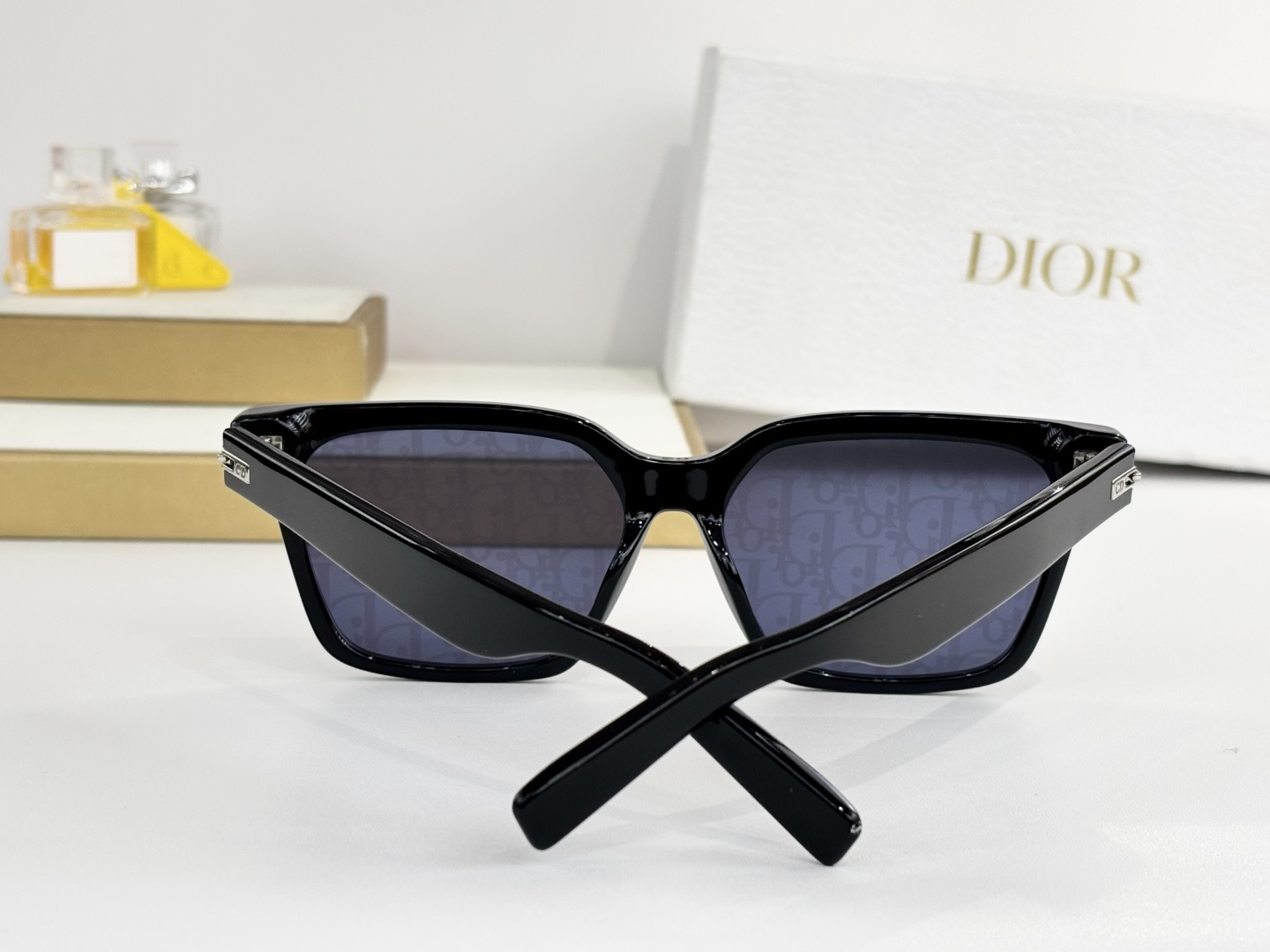 DiorMOS：DIORBLACKSUIT S3FSize：57口16 150
