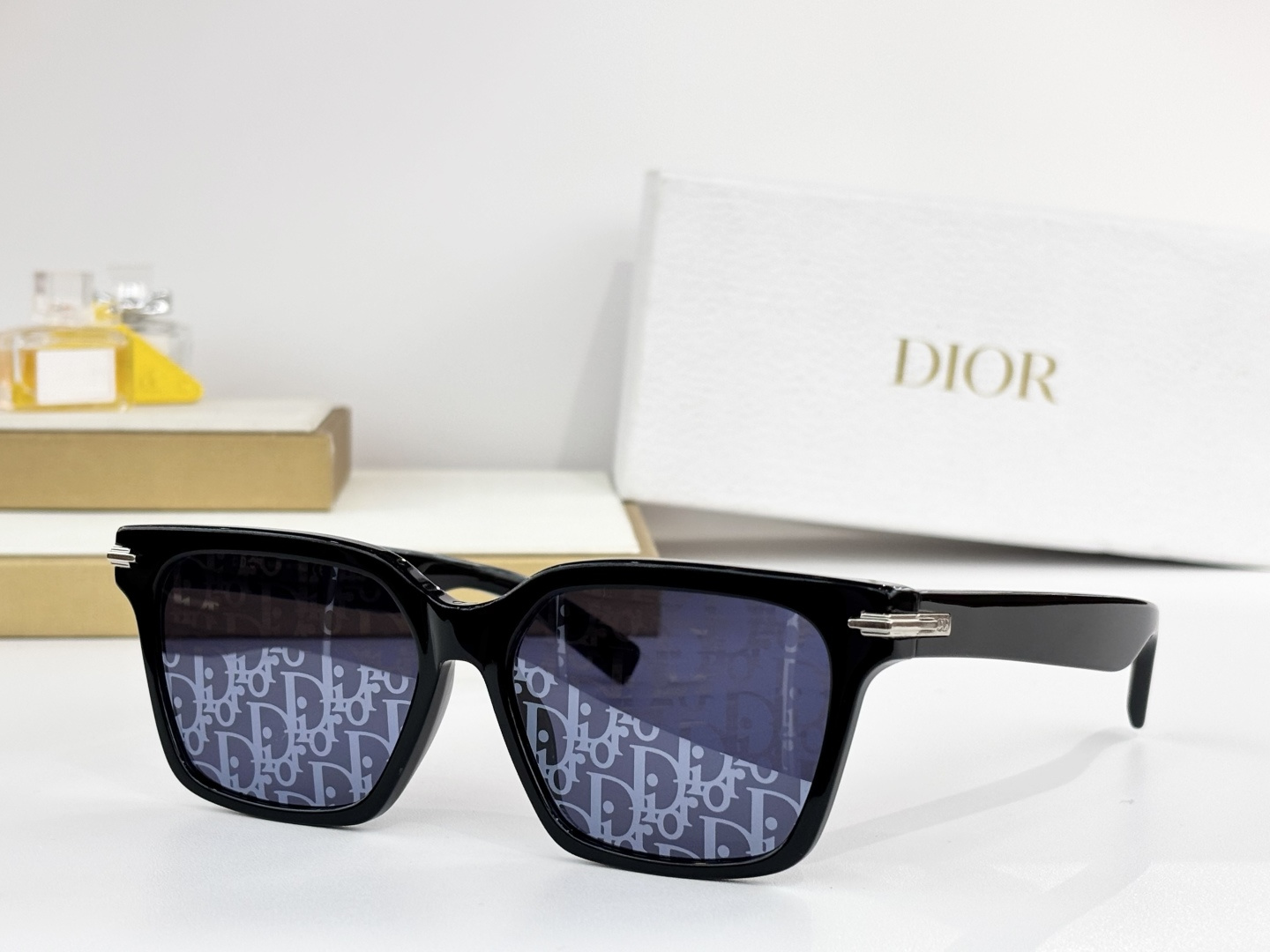 DiorMOS：DIORBLACKSUIT S3FSize：57口16 150