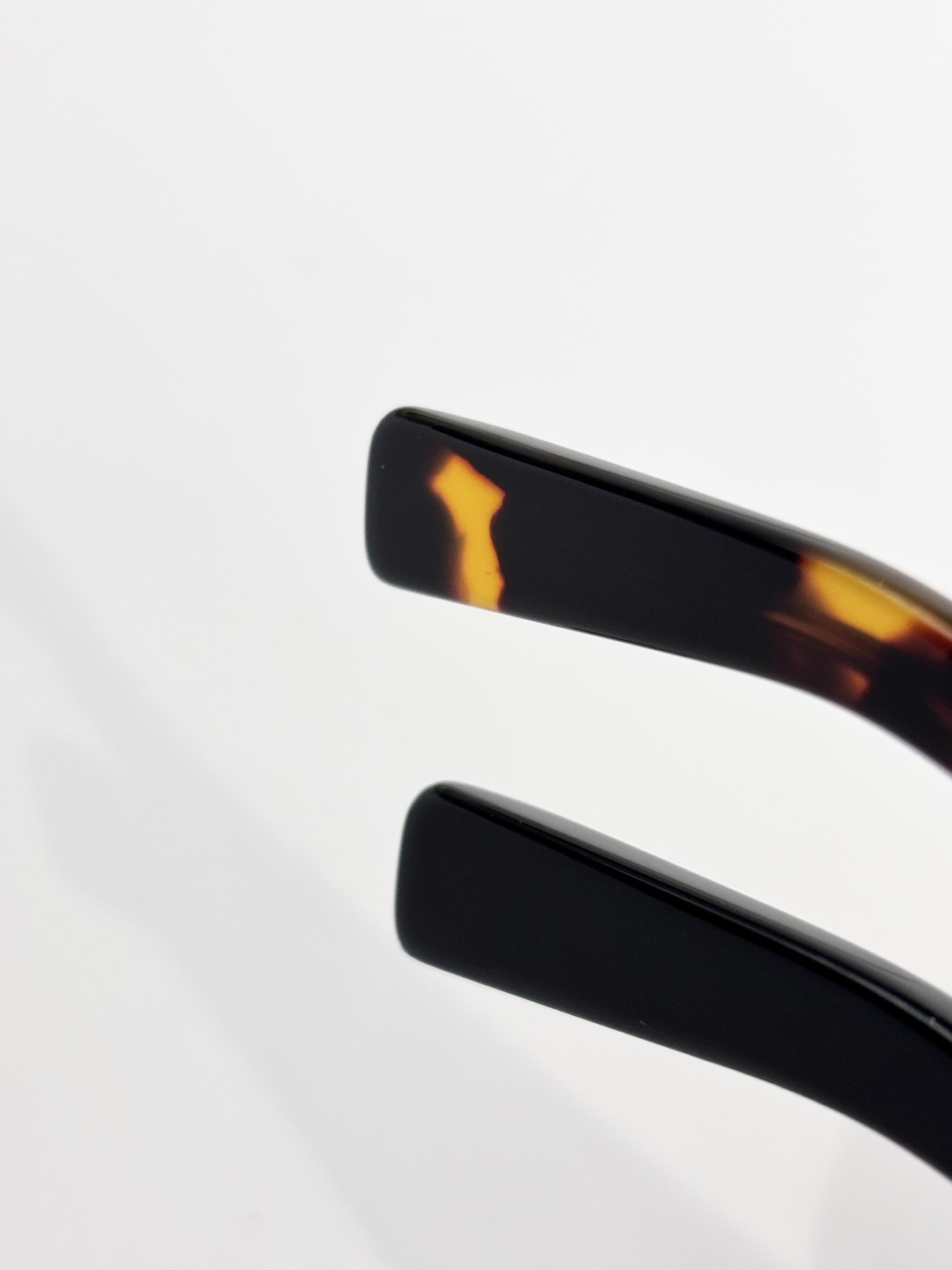 DiorMOS：DIORBLACKSUIT S3FSize：57口16 150