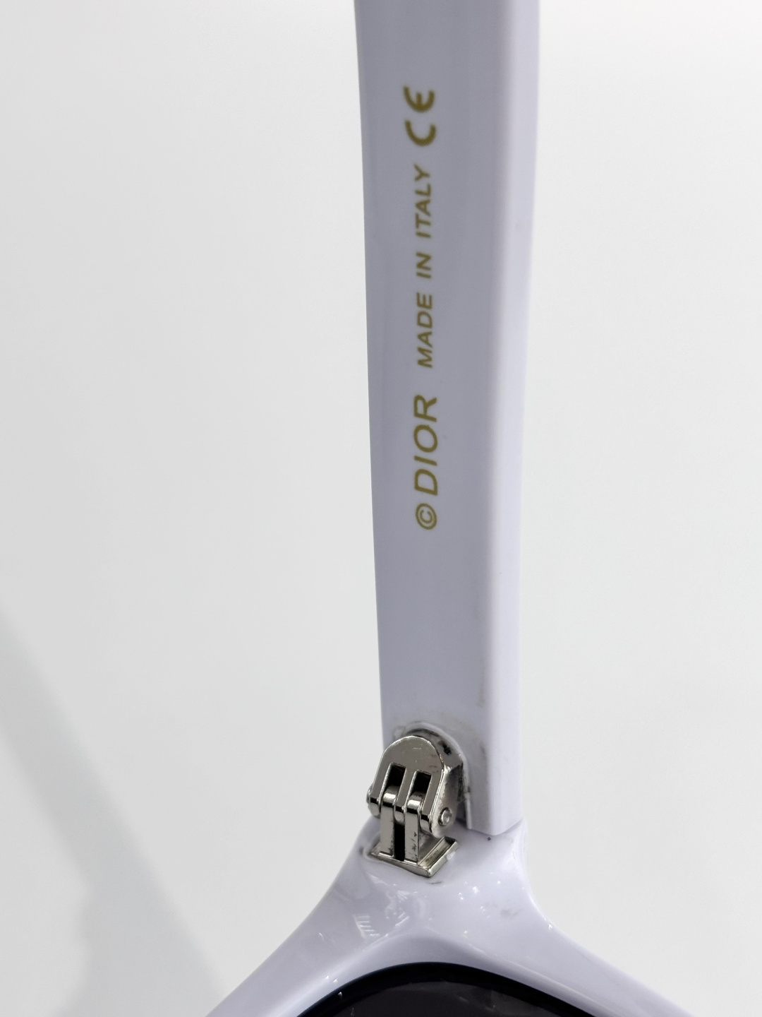 DiorMOS：DIORBLACKSUIT S3FSize：57口16 150