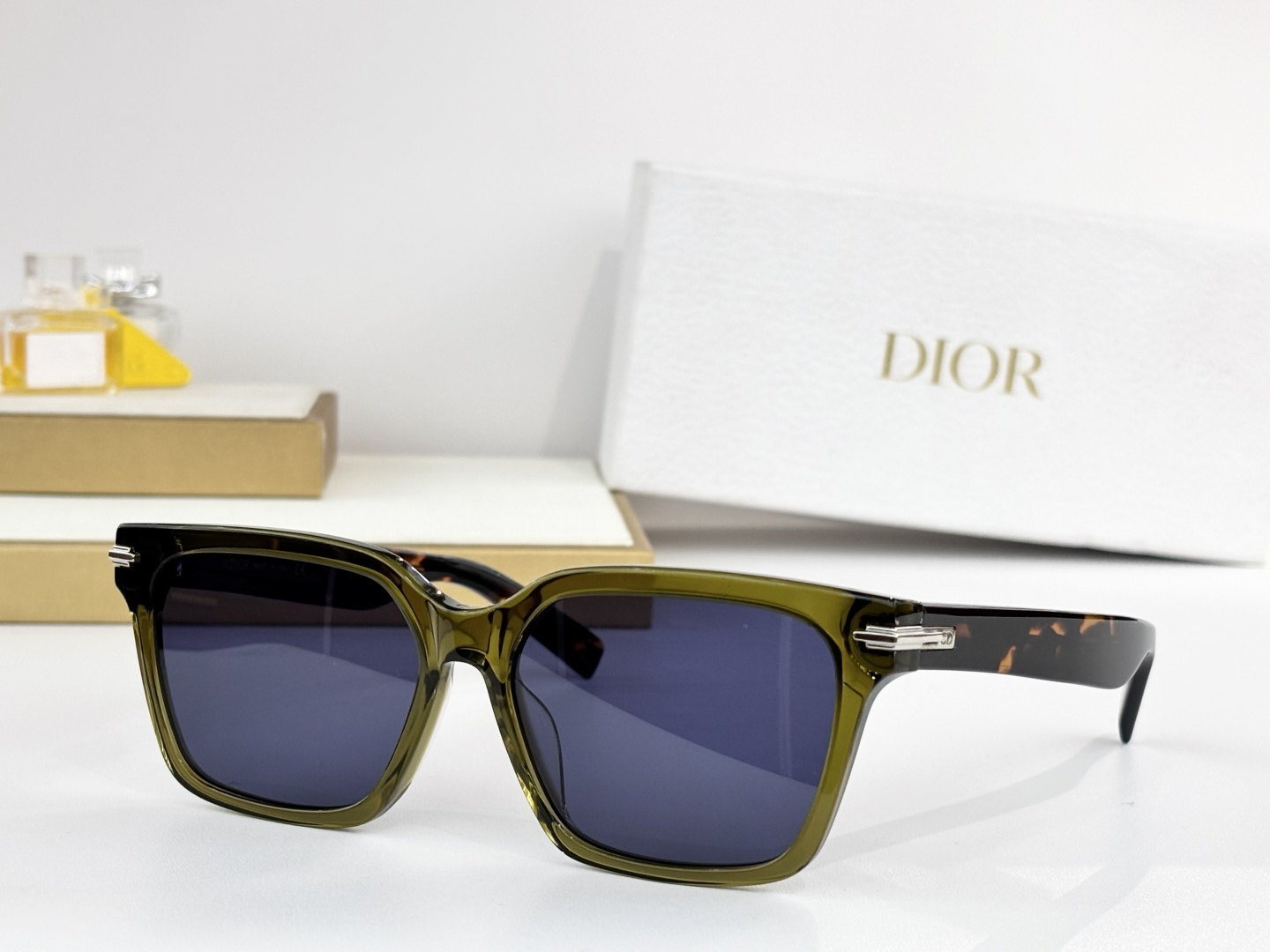 DiorMOS：DIORBLACKSUIT S3FSize：57口16 150