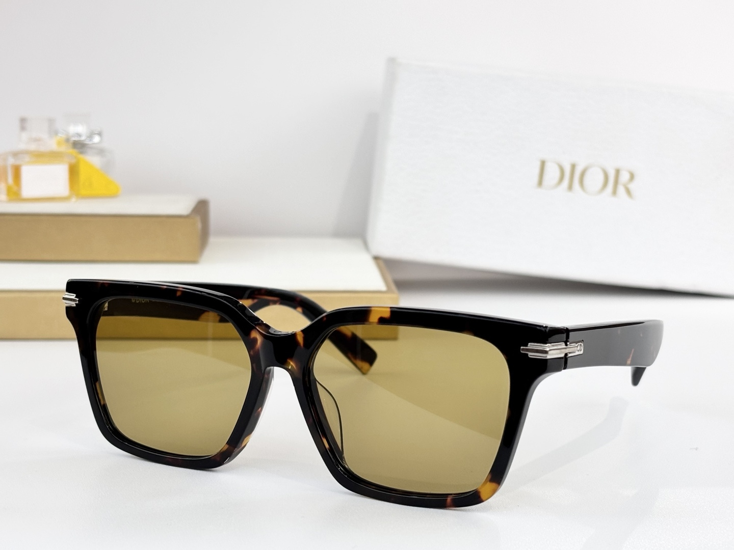 DiorMOS：DIORBLACKSUIT S3FSize：57口16 150