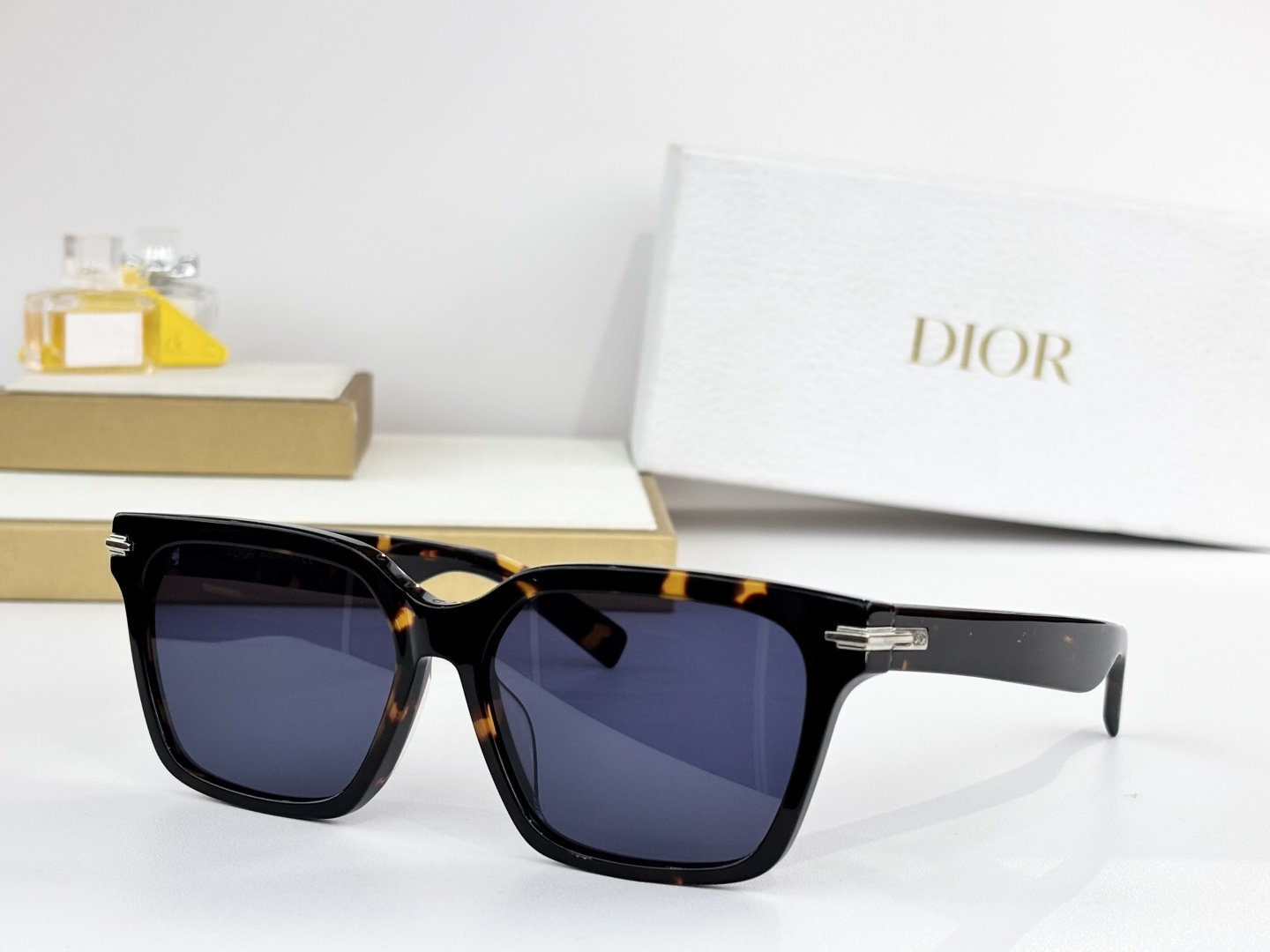 DiorMOS：DIORBLACKSUIT S3FSize：57口16 150