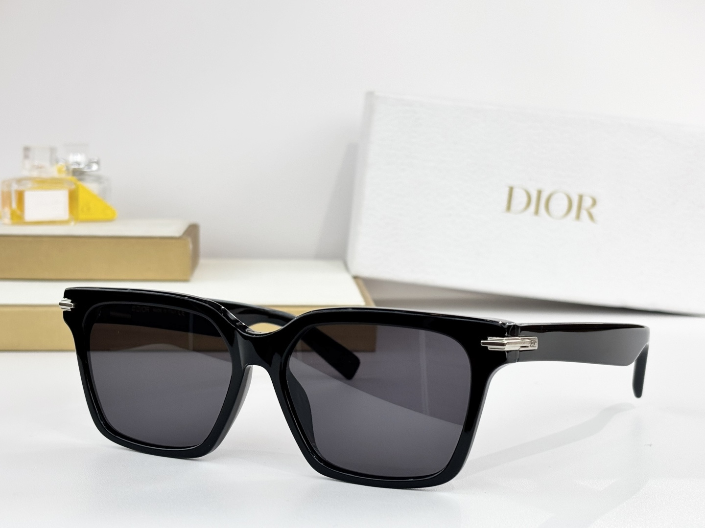 DiorMOS：DIORBLACKSUIT S3FSize：57口16 150
