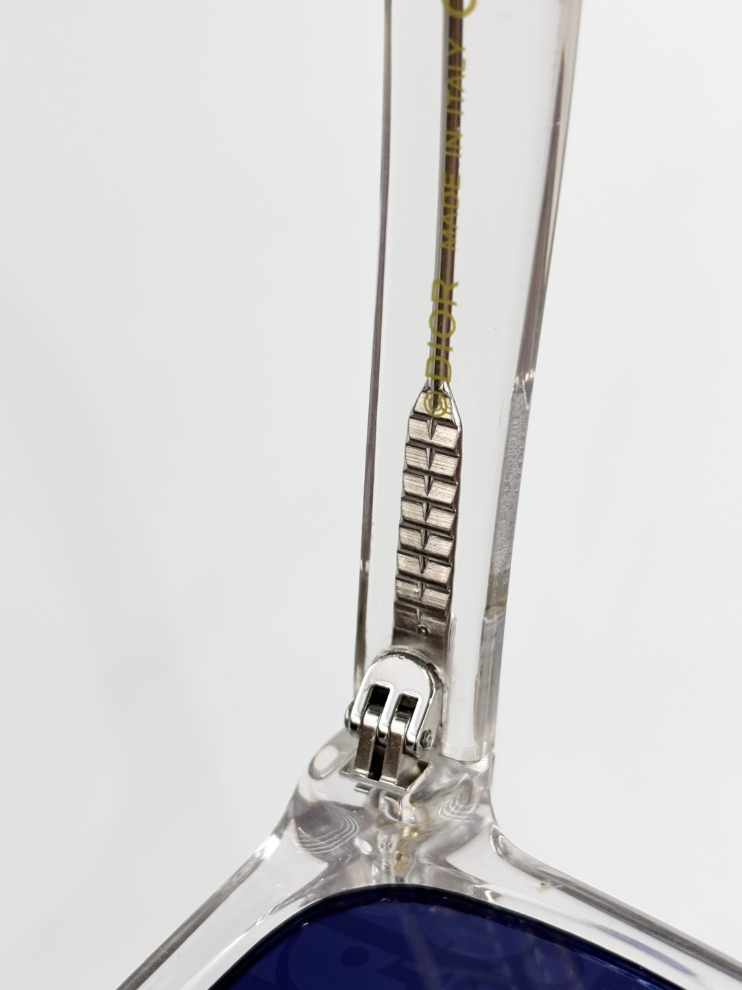 DiorMOS：DIORBLACKSUIT S3FSize：57口16 150