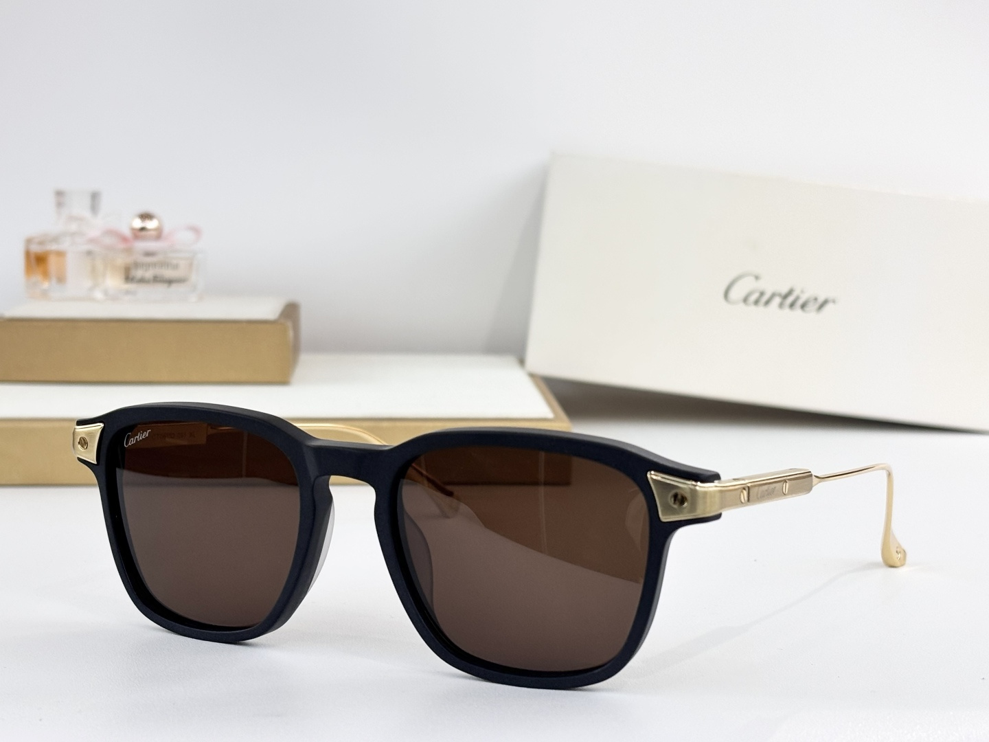 Cartie*MOD：CT0611OSize：52口20 145