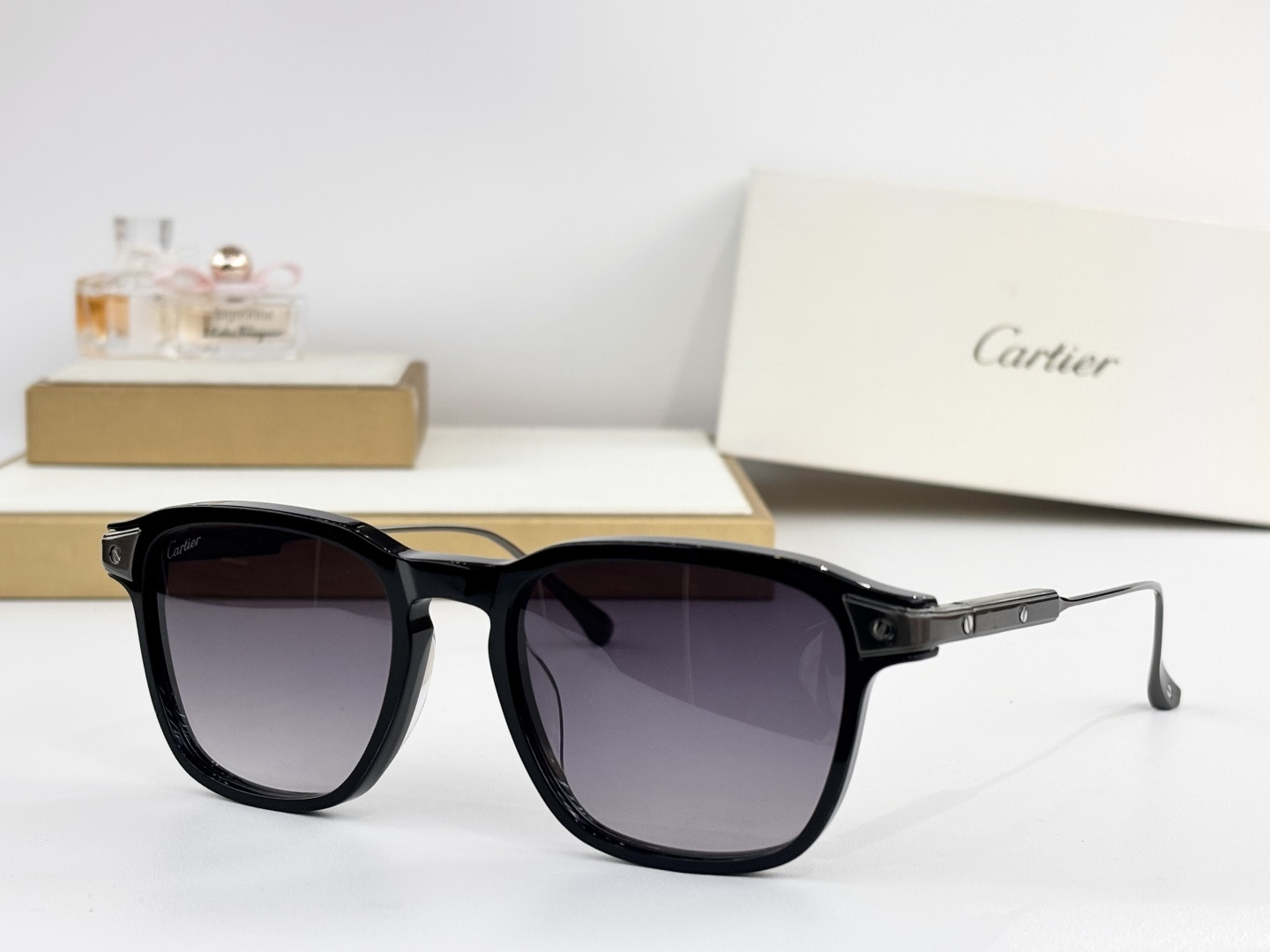 Cartie*MOD：CT0611OSize：52口20 145