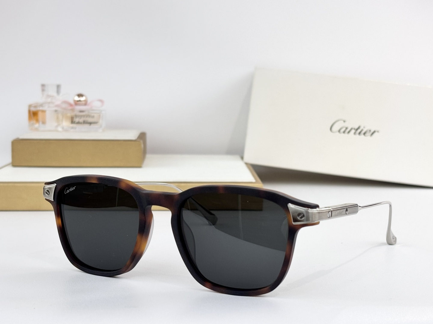 Cartie*MOD：CT0611OSize：52口20 145