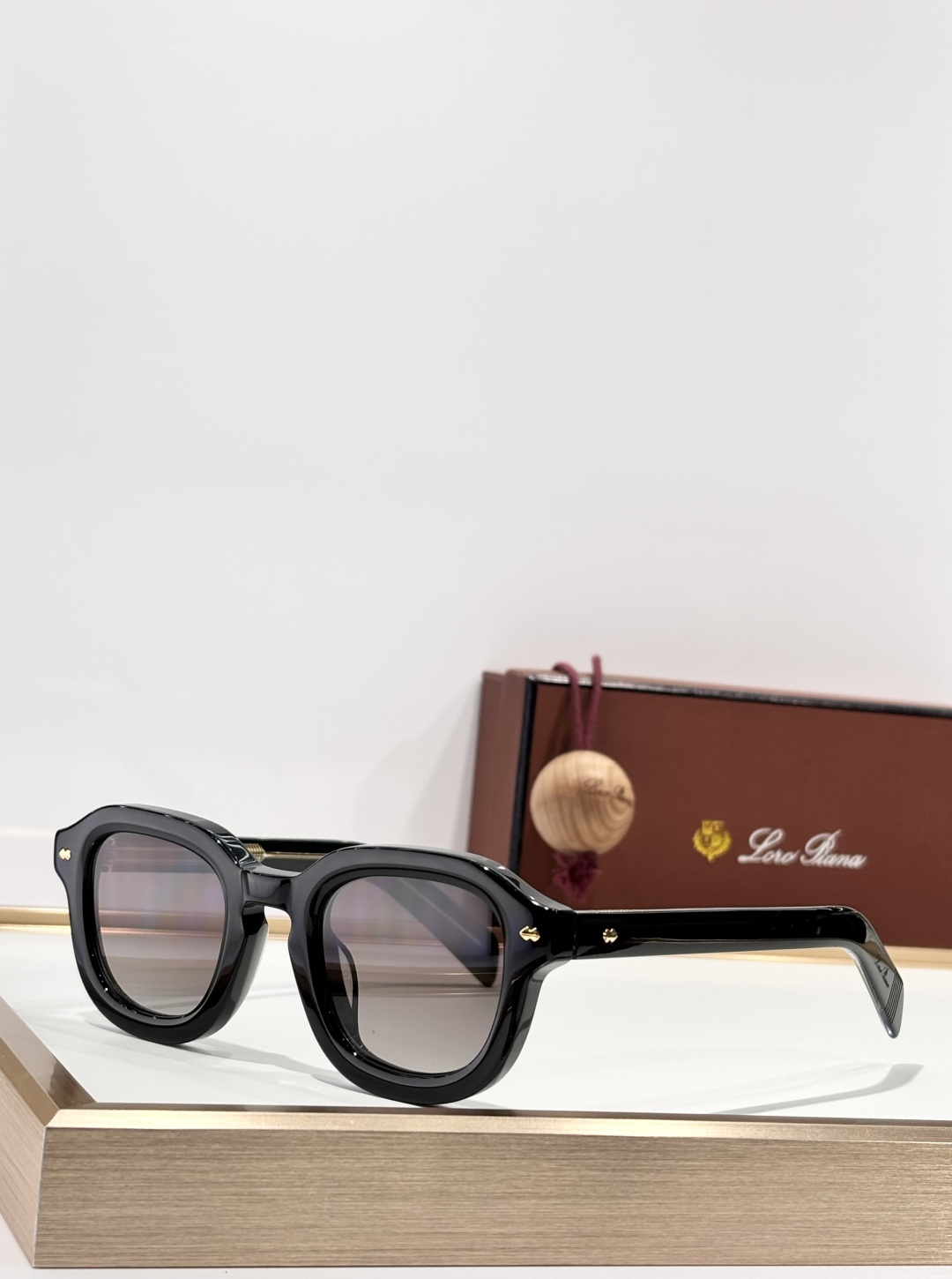 ￼ Original quality眼镜界“天花板”Loro PianaMod：ANDRE SIZE：4