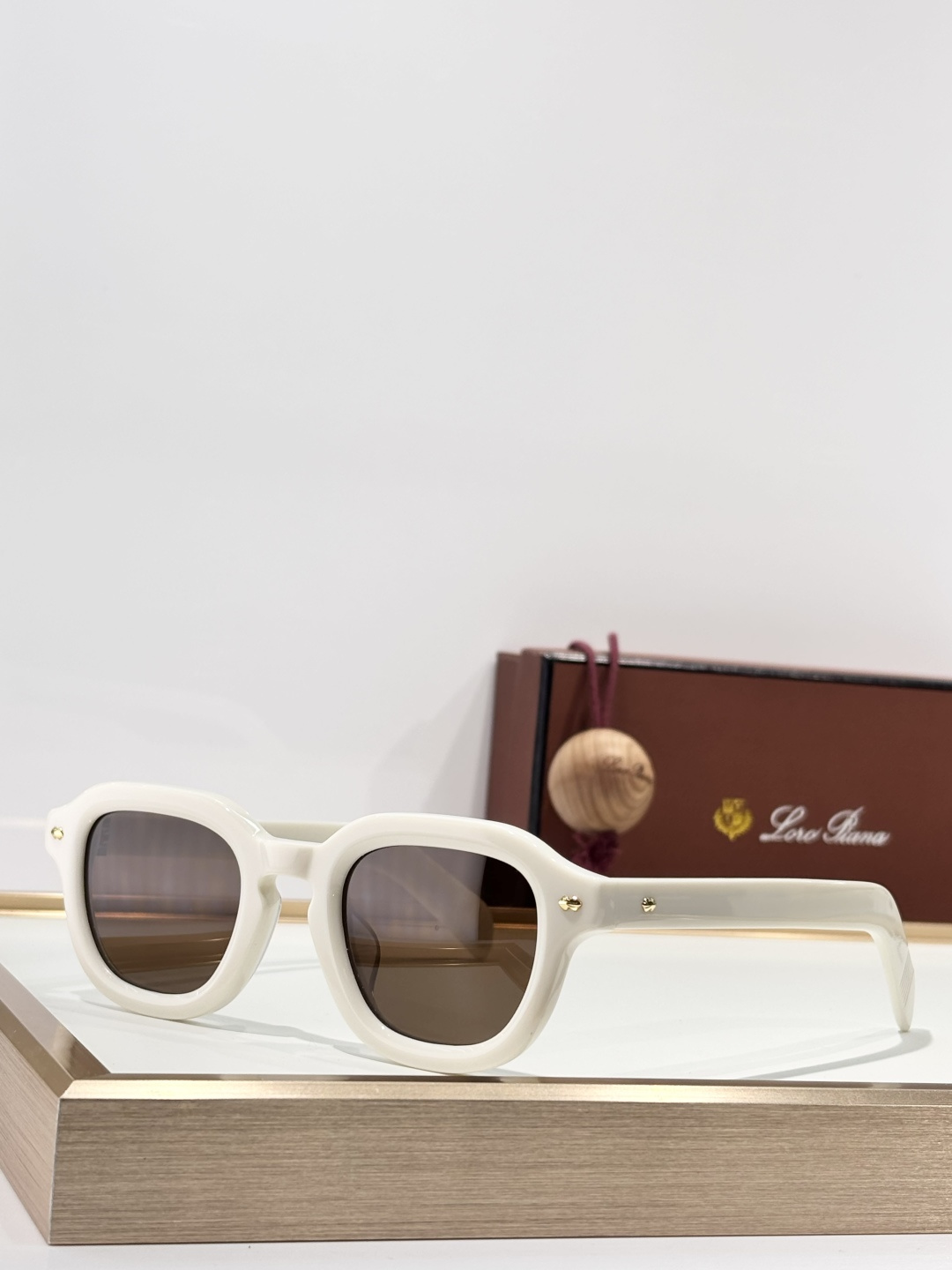 ￼ Original quality眼镜界“天花板”Loro PianaMod：ANDRE SIZE：4