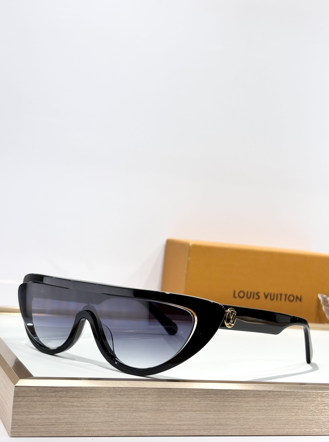 LOUIS VUITTOZ2218USize:123-0-145