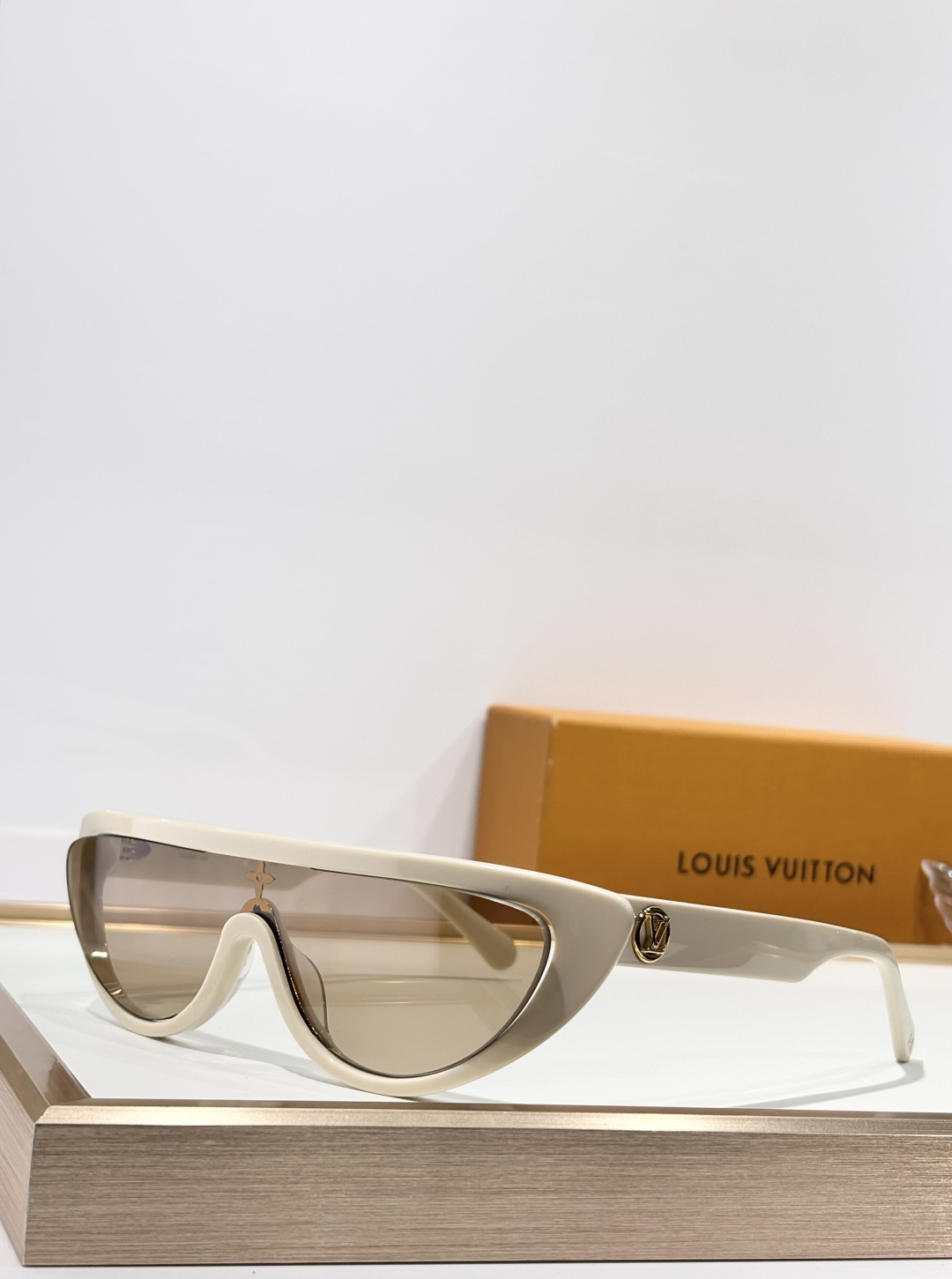 LOUIS VUITTOZ2218USize:123-0-145