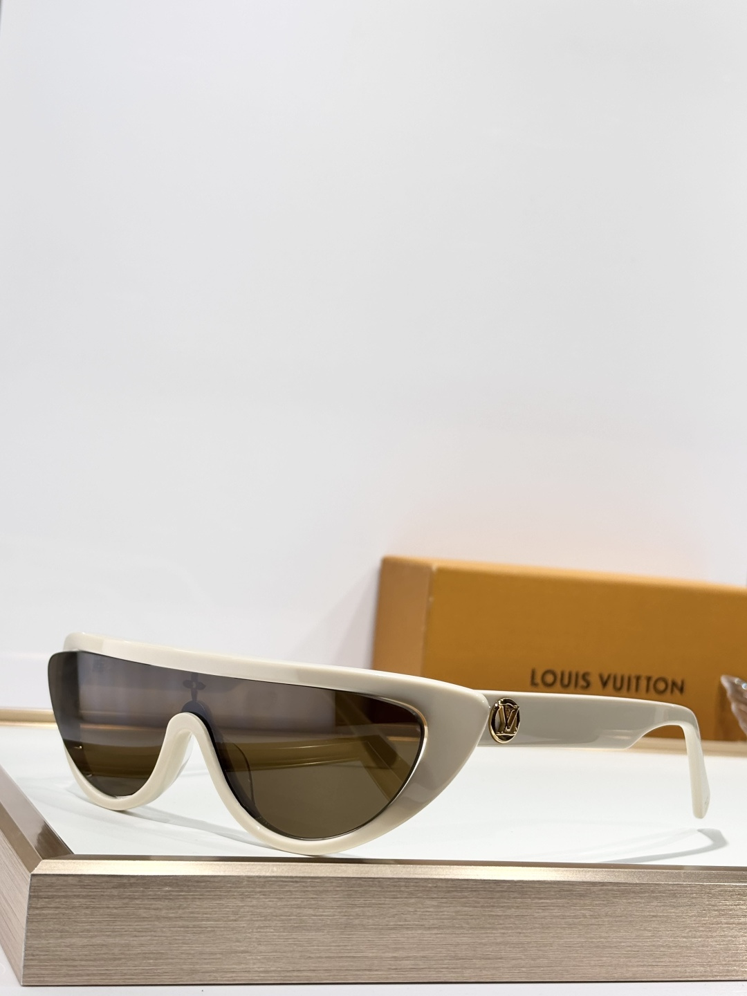 LOUIS VUITTOZ2218USize:123-0-145