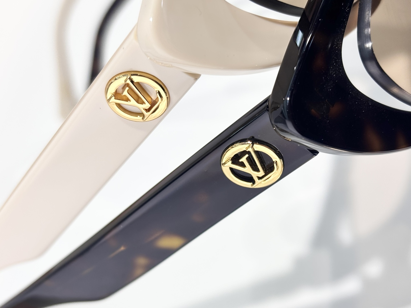 LOUIS VUITTOZ2218USize:123-0-145