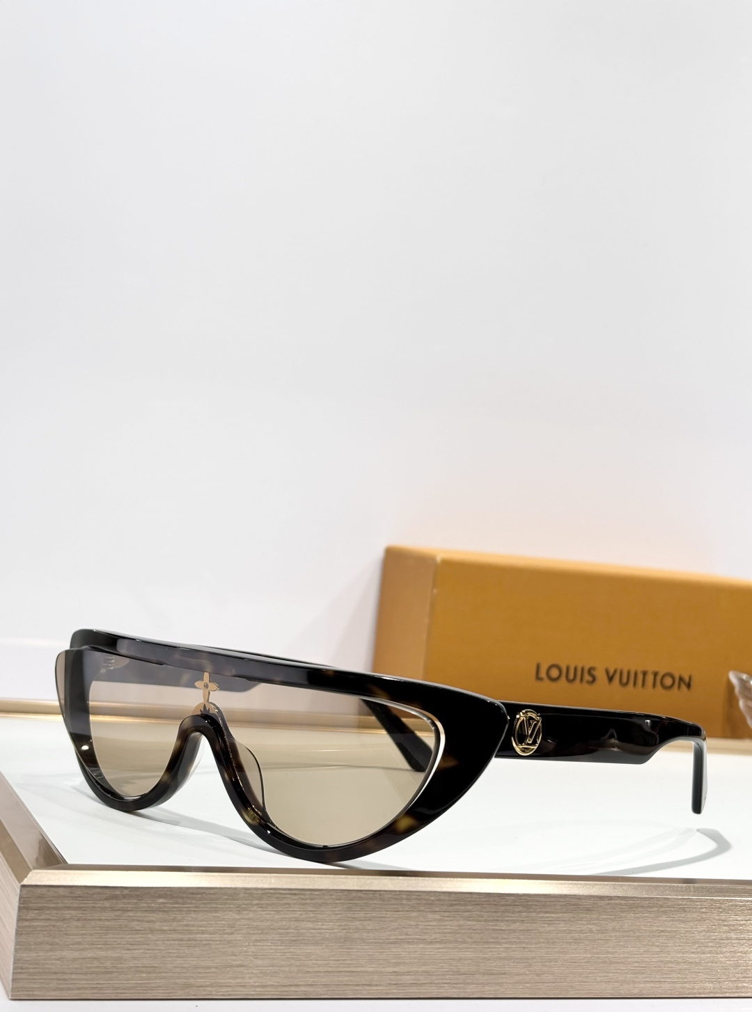 LOUIS VUITTOZ2218USize:123-0-145