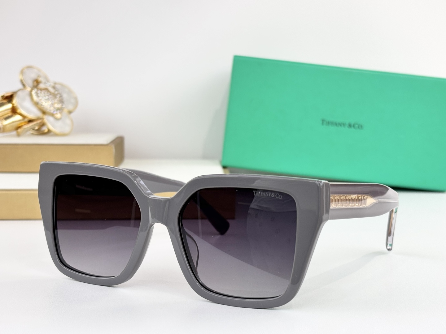 TIFFANY&Co.MODEL：TF4235SIZE：55口18-143