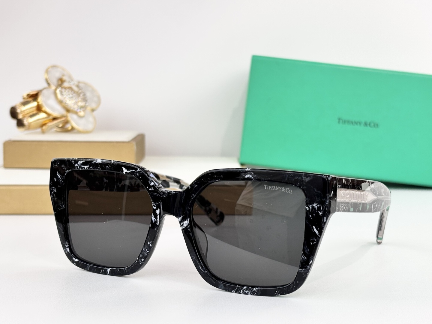 TIFFANY&Co.MODEL：TF4235SIZE：55口18-143