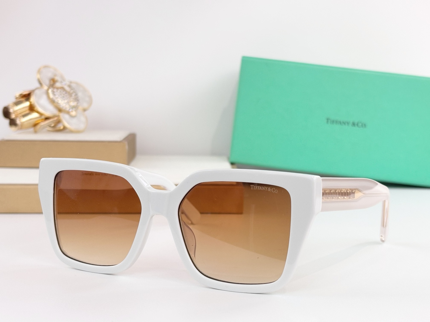 TIFFANY&Co.MODEL：TF4235SIZE：55口18-143