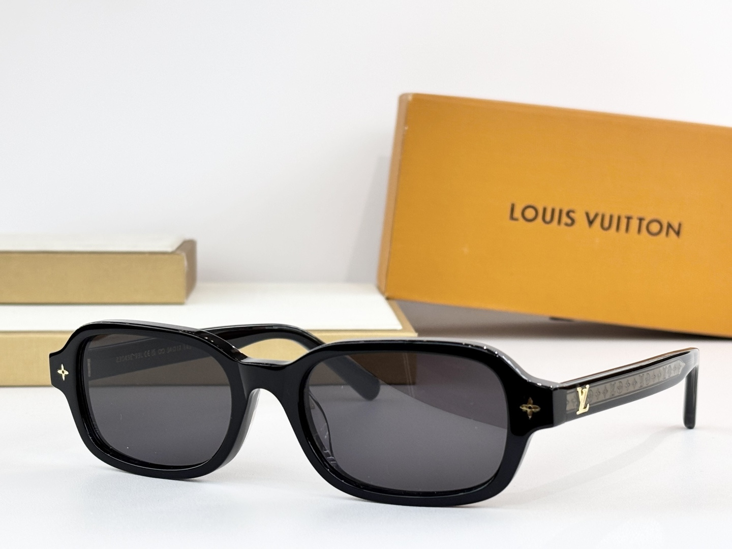 LOUIS VUITTONMODEL：Z3045USize：54口17 145