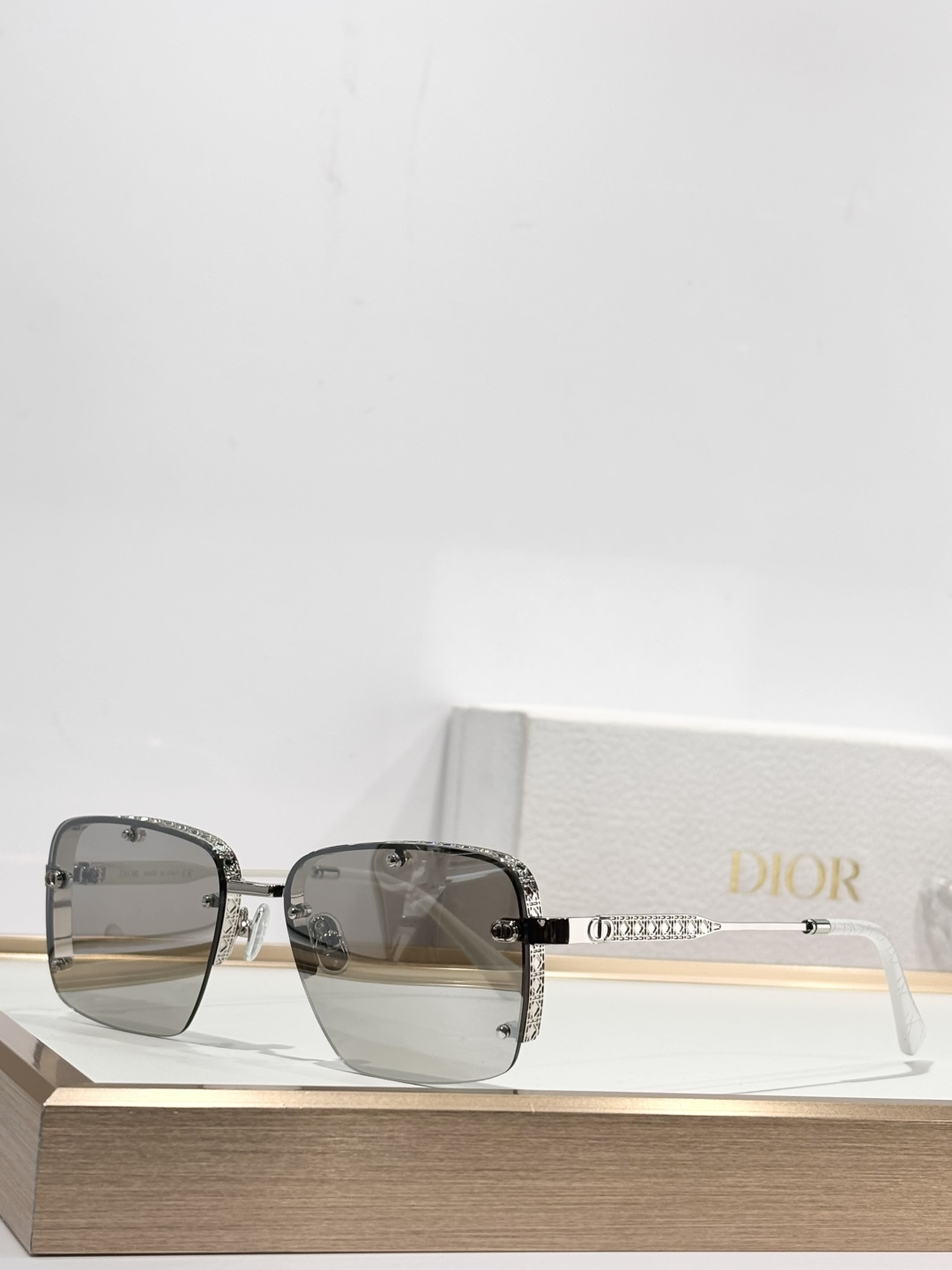 DIORMODEL:NEODS4UXRSIZE：58口15-140
