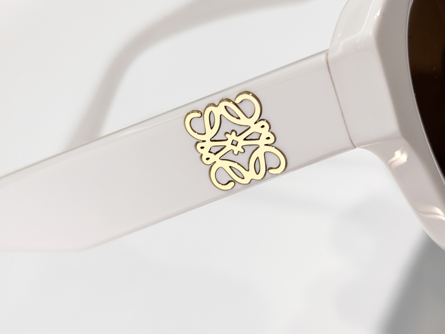 LoeweMODEL：LW40182USIZE：53口19-140