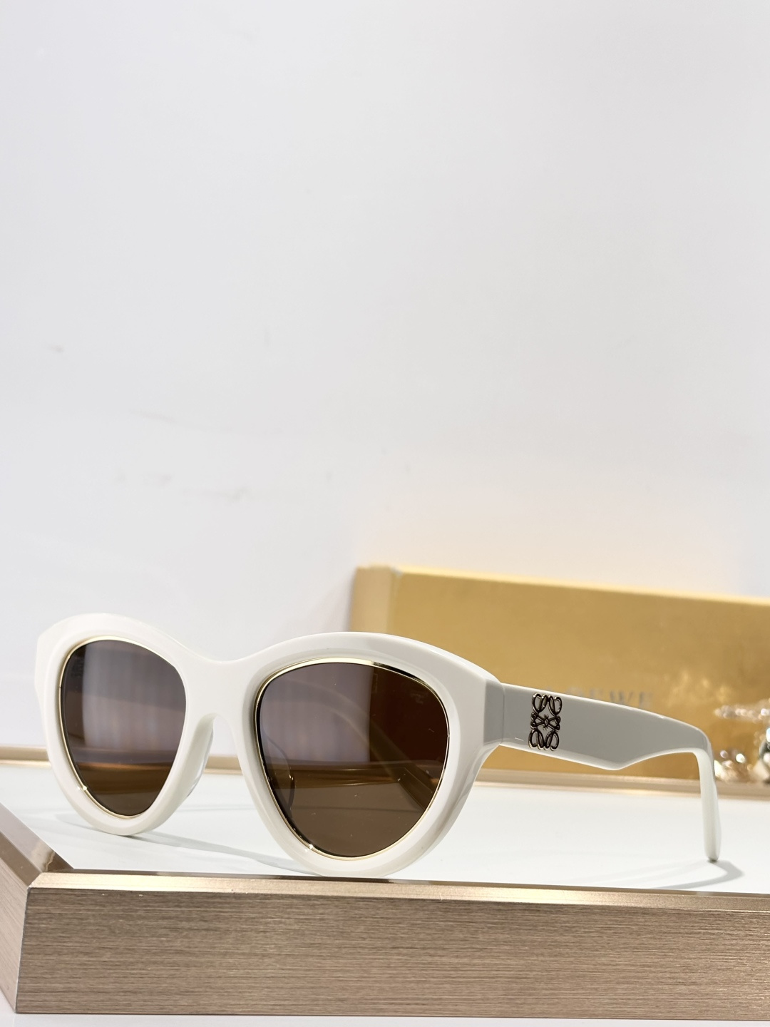 LoeweMODEL：LW40182USIZE：53口19-140