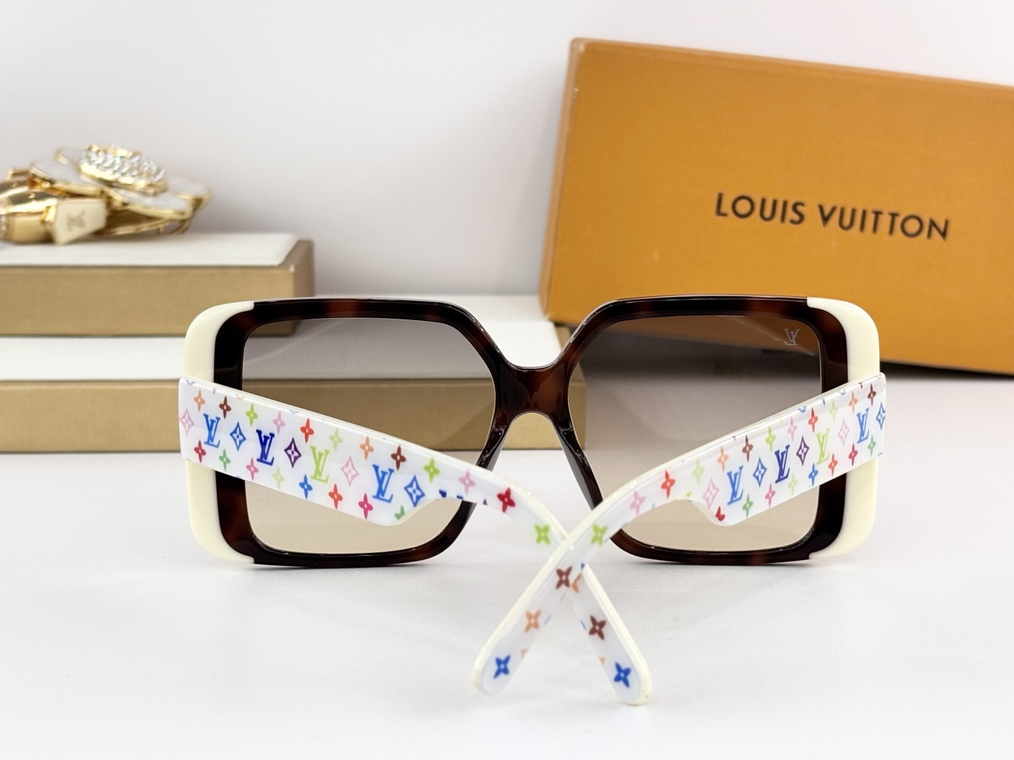 LOUIS VUITTO*MOD：Z2095WSize：56口15 148