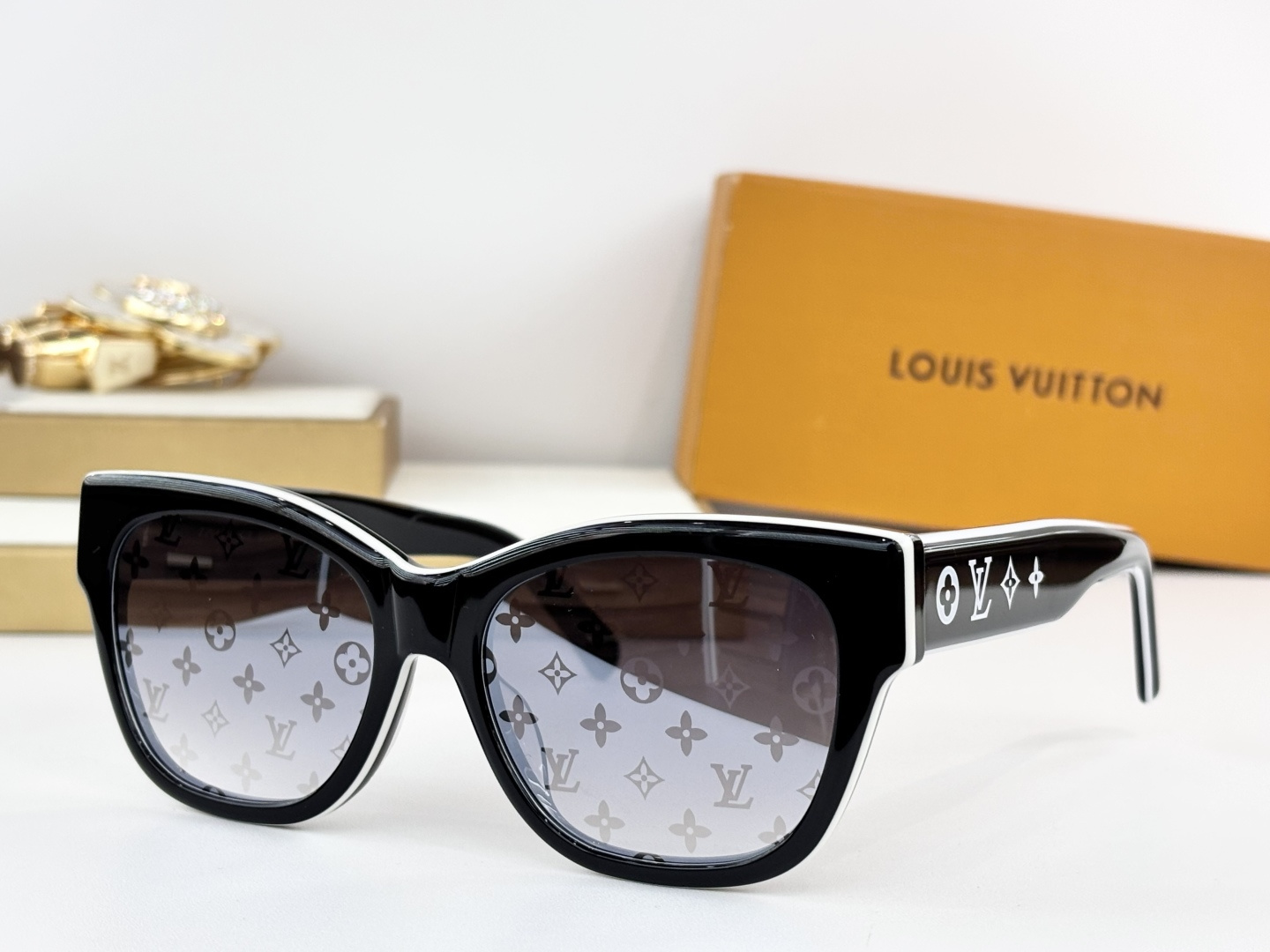 LOUIS VUITTO*MODEL：Z2645USIZE:56口18-150